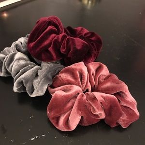 Velvet scrunches